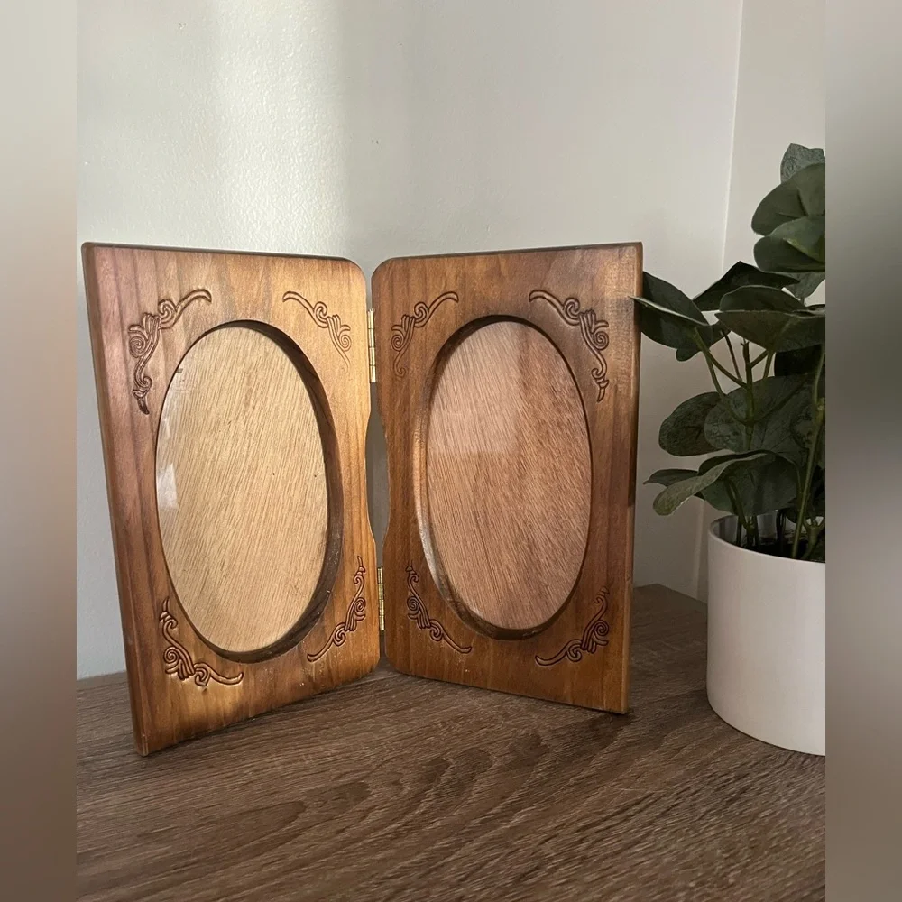 Vintage MCM Hinged Wooden Bi-fold Oval Picture Frame with Etched Carvings - Picture 1 of 5